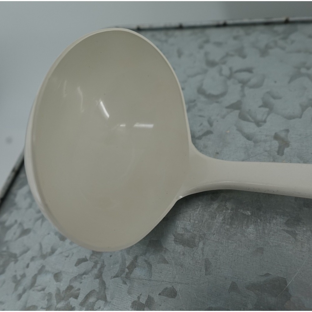 Vintage Ultratemp Soup Ladle Cream Off-White High Heat Resistant Kitchen Utensil - Picture 3 of 8
